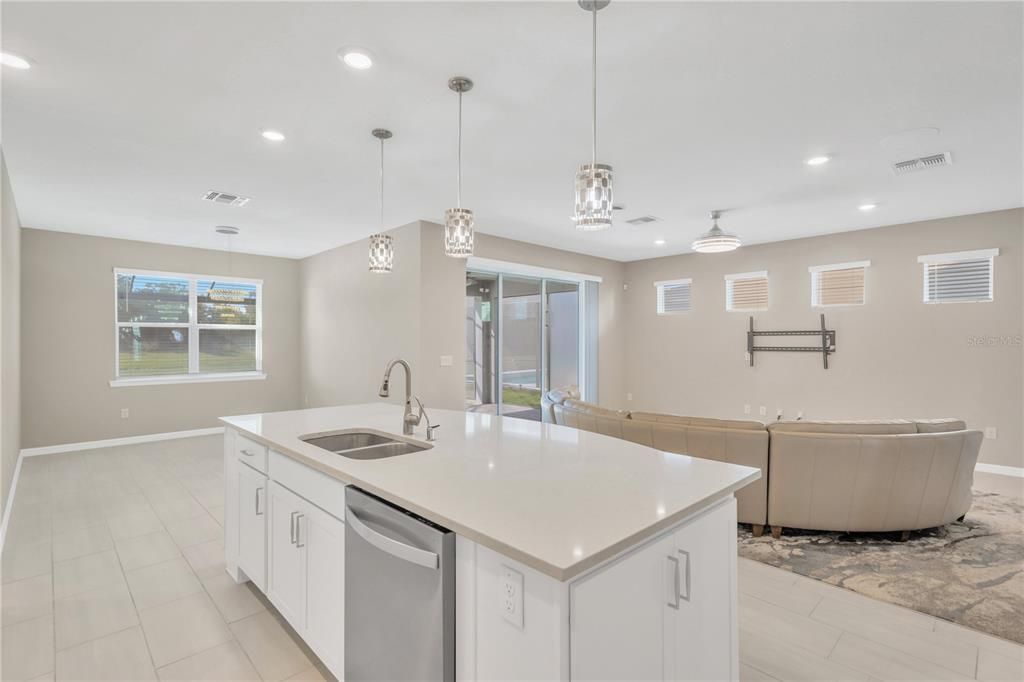 待售: $685,000 (4 贝兹, 3 浴室, 2736 平方英尺)