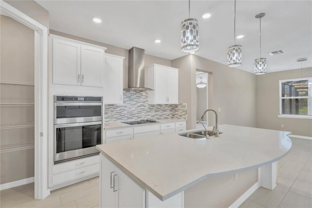 待售: $685,000 (4 贝兹, 3 浴室, 2736 平方英尺)