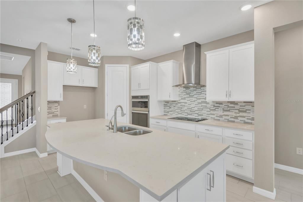 待售: $685,000 (4 贝兹, 3 浴室, 2736 平方英尺)