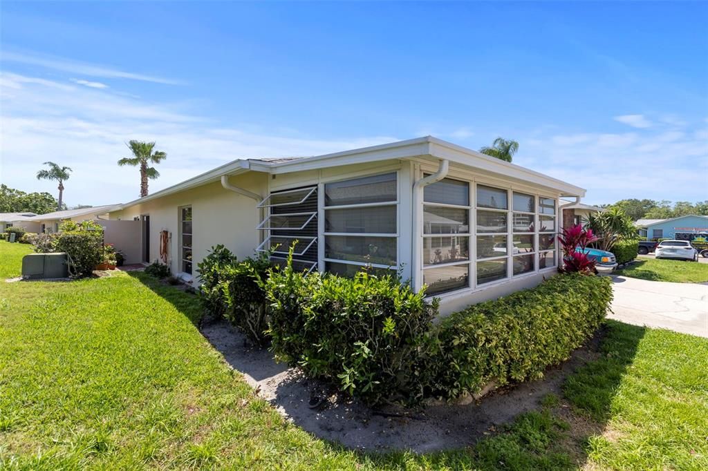 На продажу: $165,000 (1 спален, 1 ванн, 949 Квадратных фут)