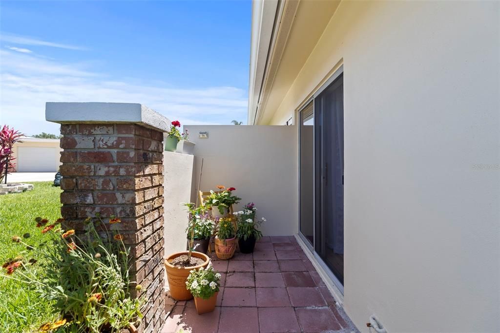 На продажу: $165,000 (1 спален, 1 ванн, 949 Квадратных фут)