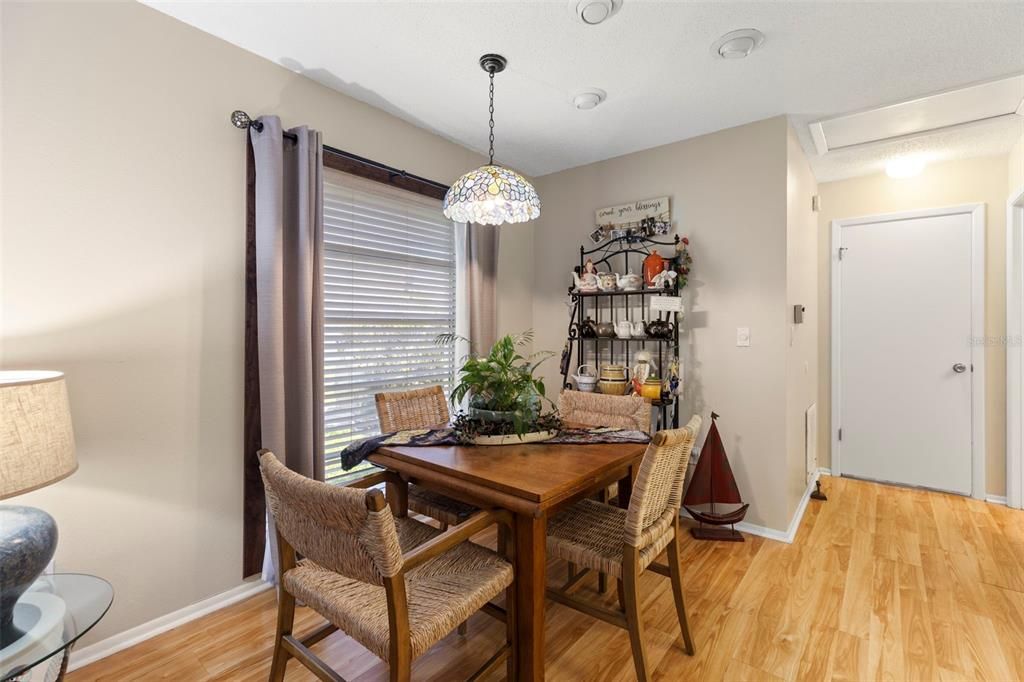 На продажу: $165,000 (1 спален, 1 ванн, 949 Квадратных фут)