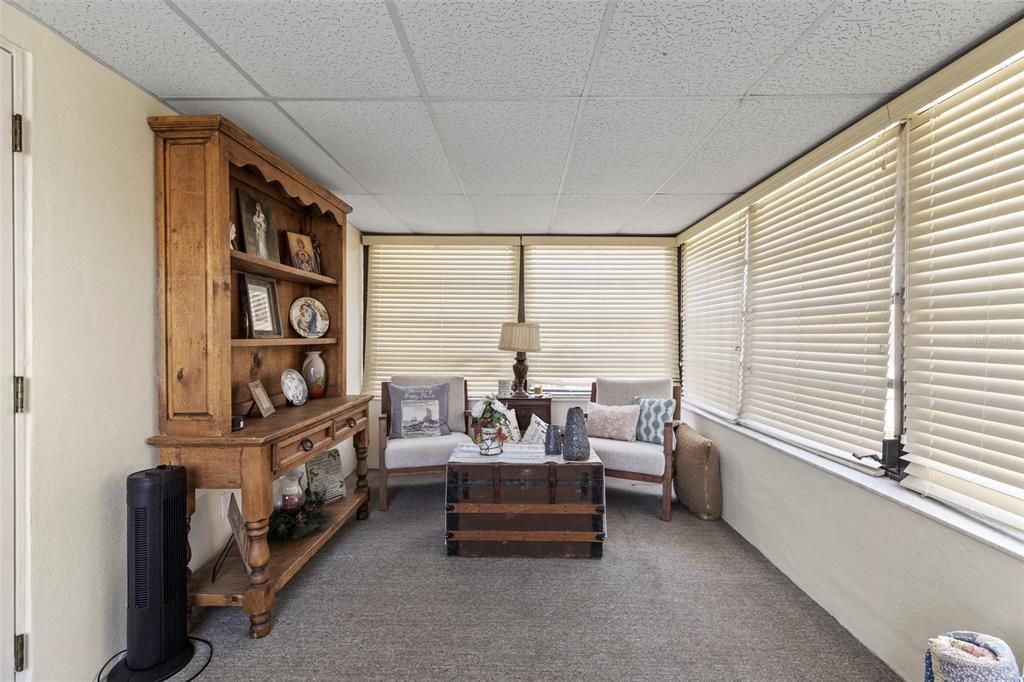 На продажу: $165,000 (1 спален, 1 ванн, 949 Квадратных фут)