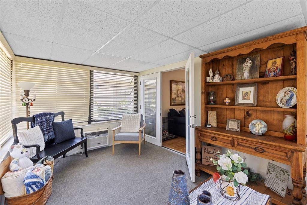 На продажу: $165,000 (1 спален, 1 ванн, 949 Квадратных фут)