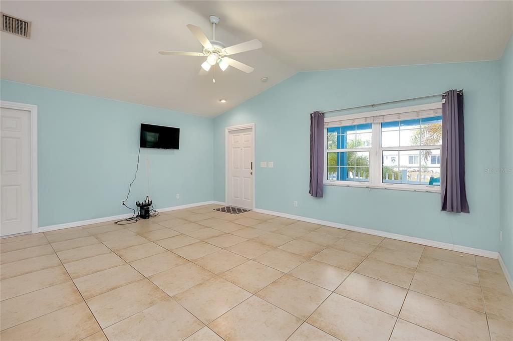 待售: $325,000 (2 贝兹, 2 浴室, 1180 平方英尺)