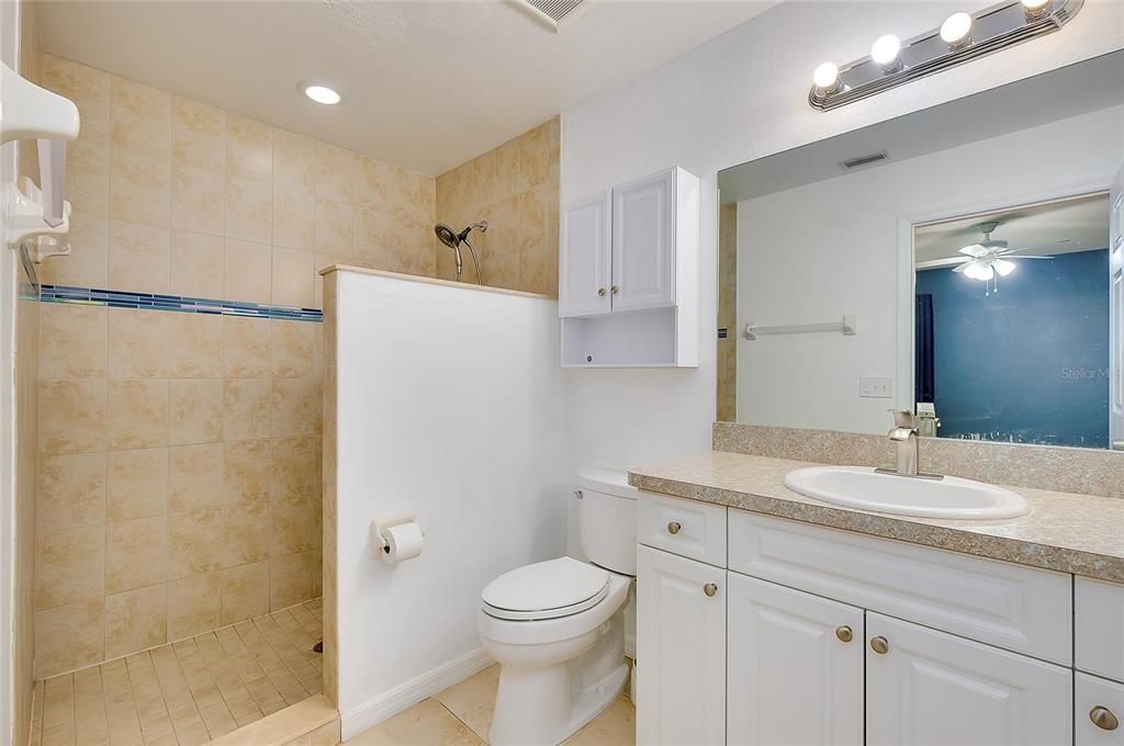 待售: $325,000 (2 贝兹, 2 浴室, 1180 平方英尺)