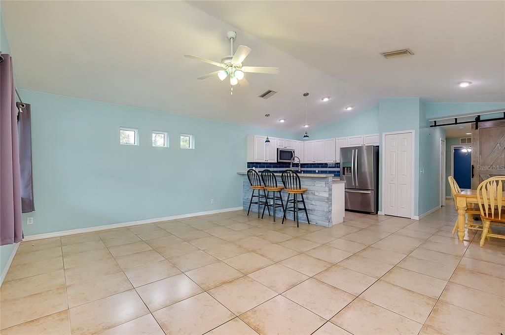 待售: $325,000 (2 贝兹, 2 浴室, 1180 平方英尺)