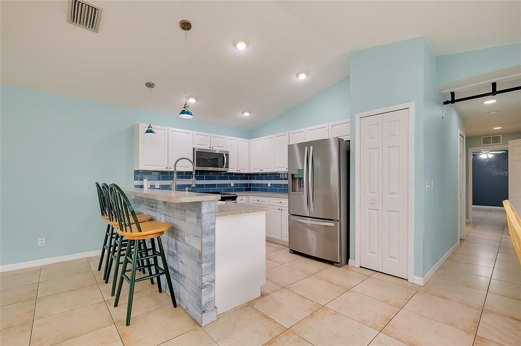 待售: $325,000 (2 贝兹, 2 浴室, 1180 平方英尺)