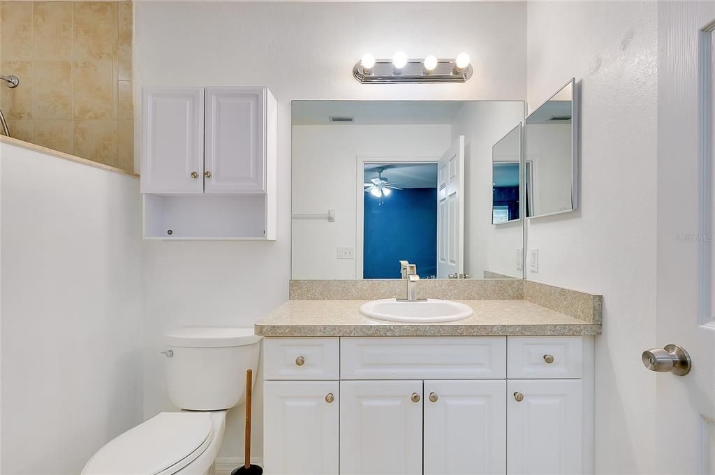 待售: $325,000 (2 贝兹, 2 浴室, 1180 平方英尺)