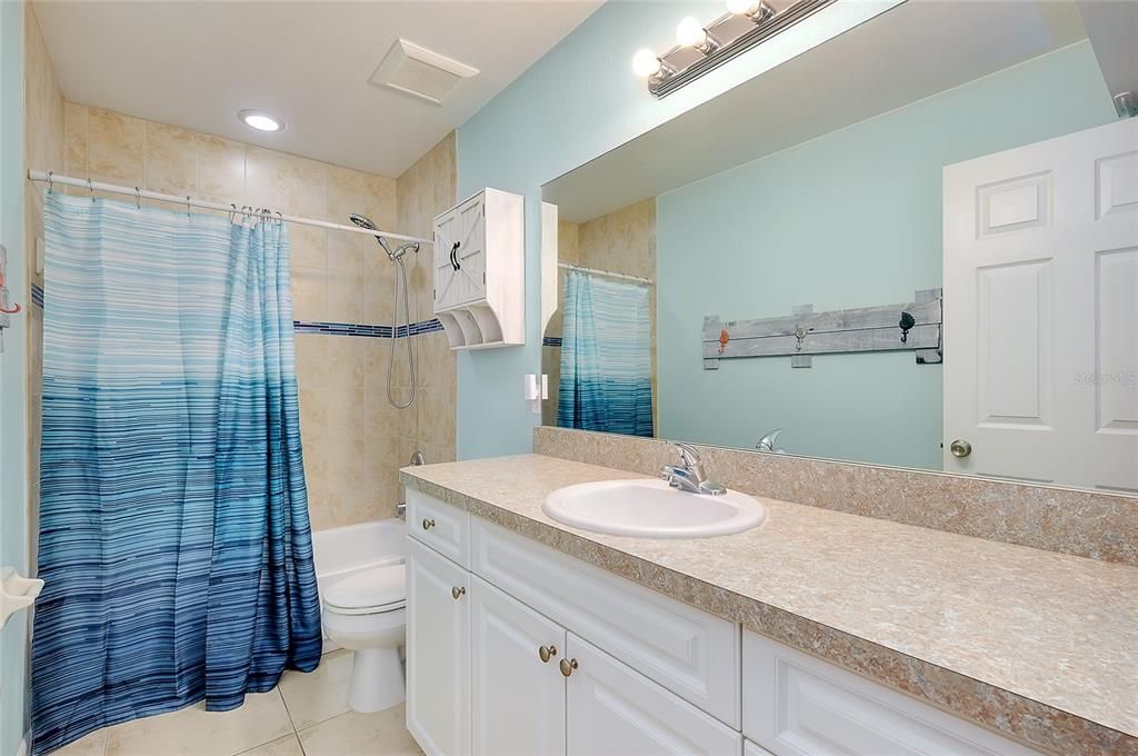 待售: $325,000 (2 贝兹, 2 浴室, 1180 平方英尺)