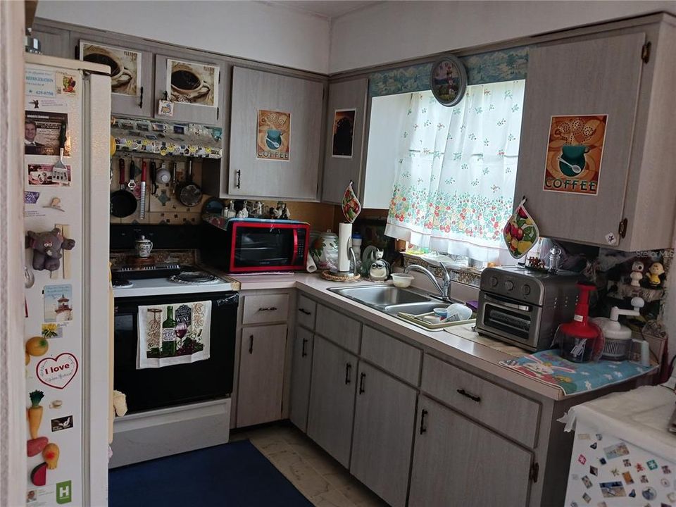 For Sale: $244,900 (3 beds, 2 baths, 1089 Square Feet)