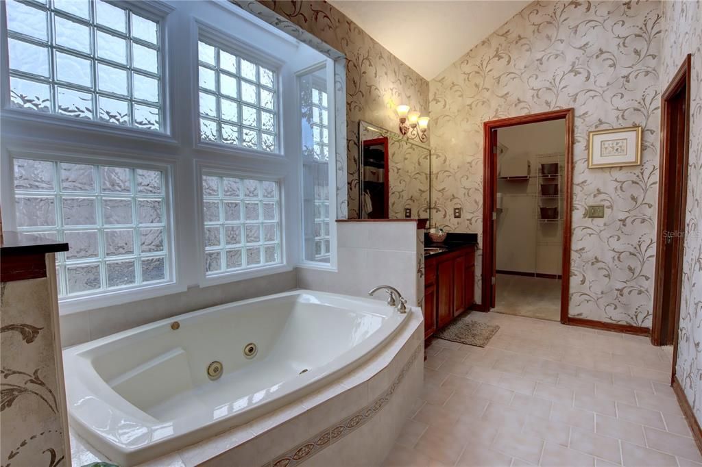 На продажу: $849,900 (4 спален, 3 ванн, 3189 Квадратных фут)