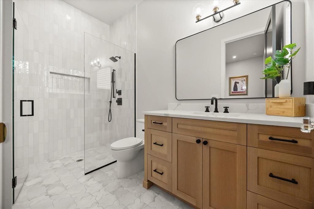 En Venta: $3,995,000 (5 camas, 4 baños, 5772 Pies cuadrados)