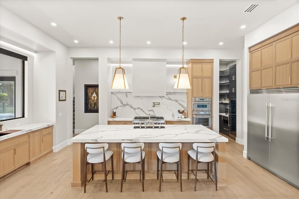 En Venta: $3,995,000 (5 camas, 4 baños, 5772 Pies cuadrados)