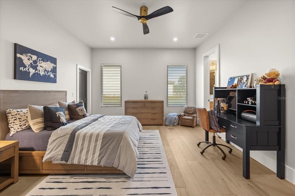 En Venta: $3,995,000 (5 camas, 4 baños, 5772 Pies cuadrados)