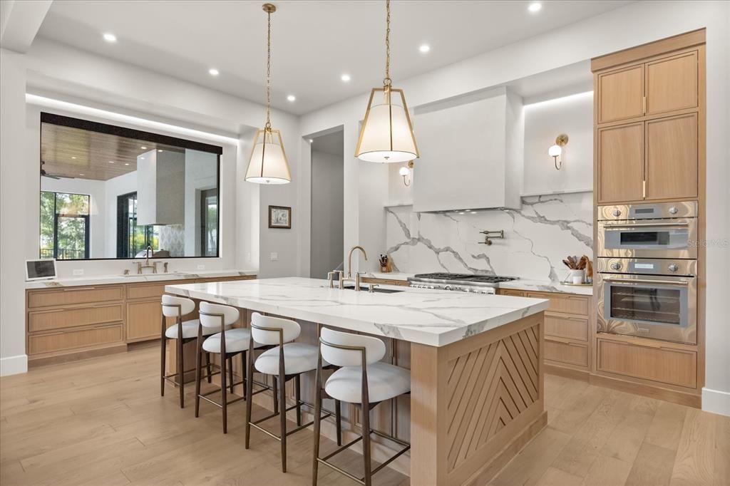 En Venta: $3,995,000 (5 camas, 4 baños, 5772 Pies cuadrados)