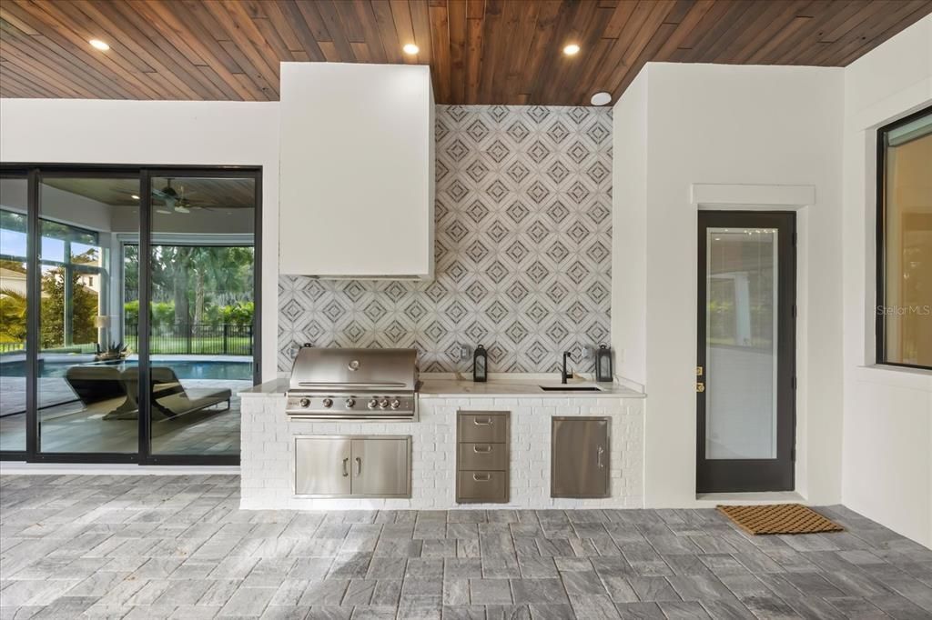 En Venta: $3,995,000 (5 camas, 4 baños, 5772 Pies cuadrados)