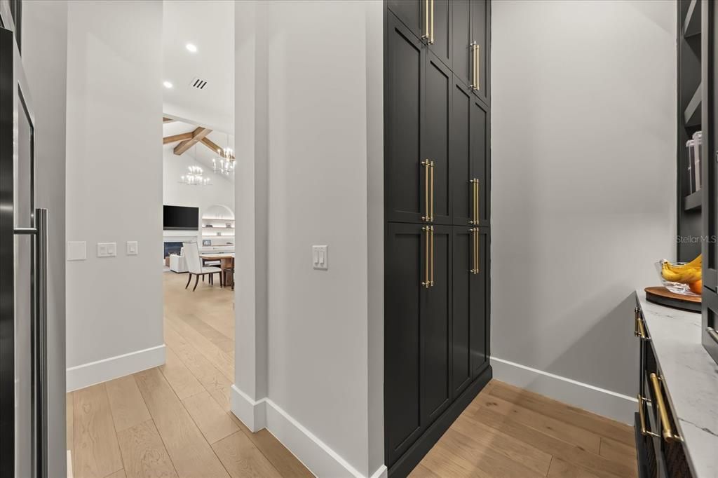 En Venta: $3,995,000 (5 camas, 4 baños, 5772 Pies cuadrados)