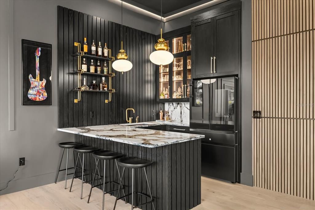 En Venta: $3,995,000 (5 camas, 4 baños, 5772 Pies cuadrados)