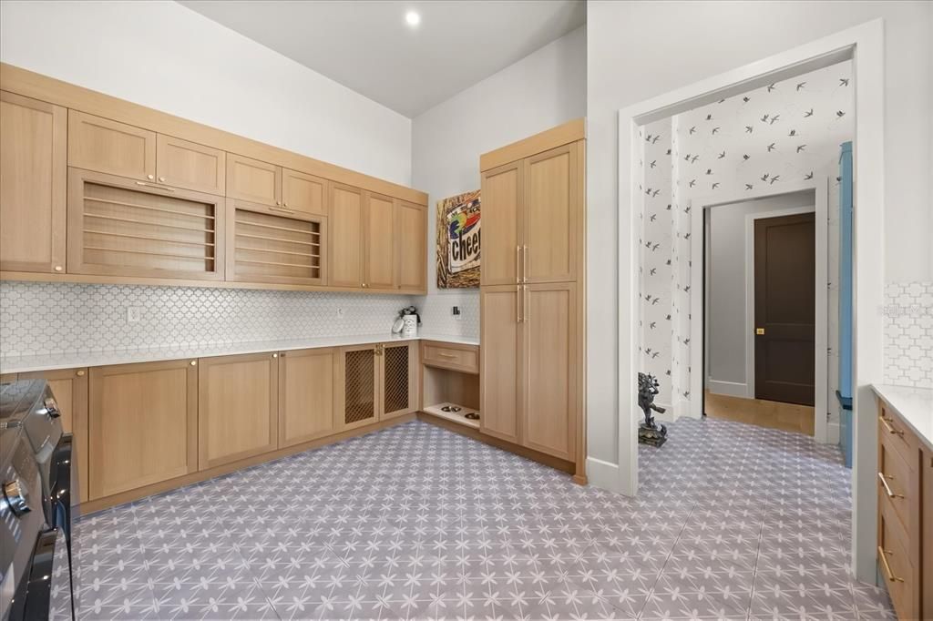 En Venta: $3,995,000 (5 camas, 4 baños, 5772 Pies cuadrados)