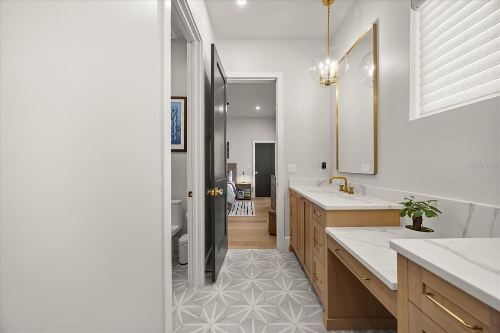 En Venta: $3,995,000 (5 camas, 4 baños, 5772 Pies cuadrados)