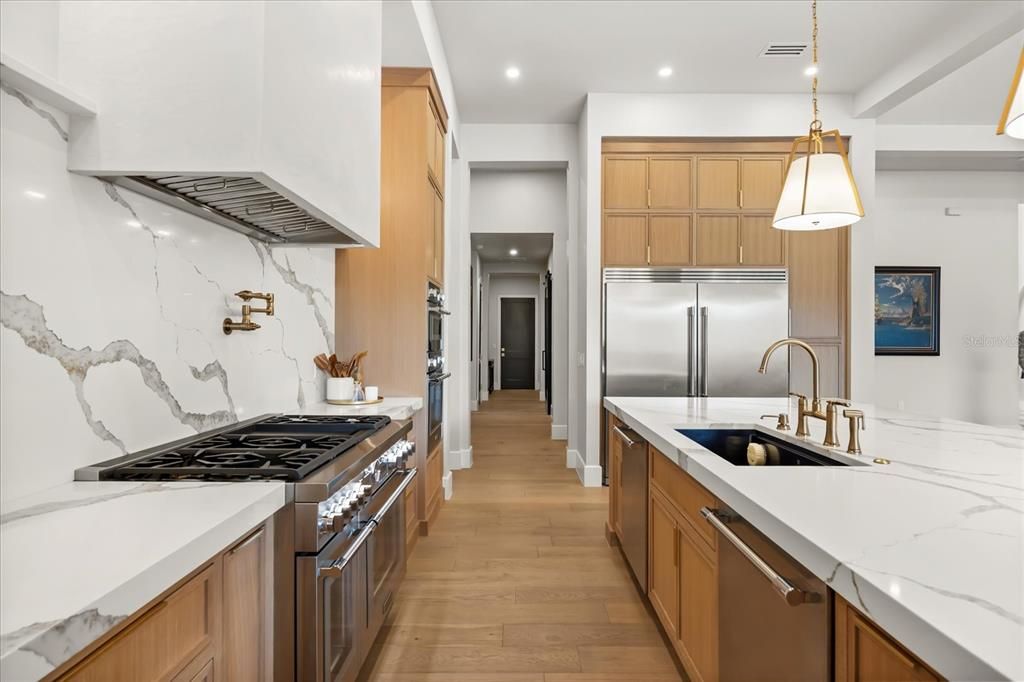 En Venta: $3,995,000 (5 camas, 4 baños, 5772 Pies cuadrados)