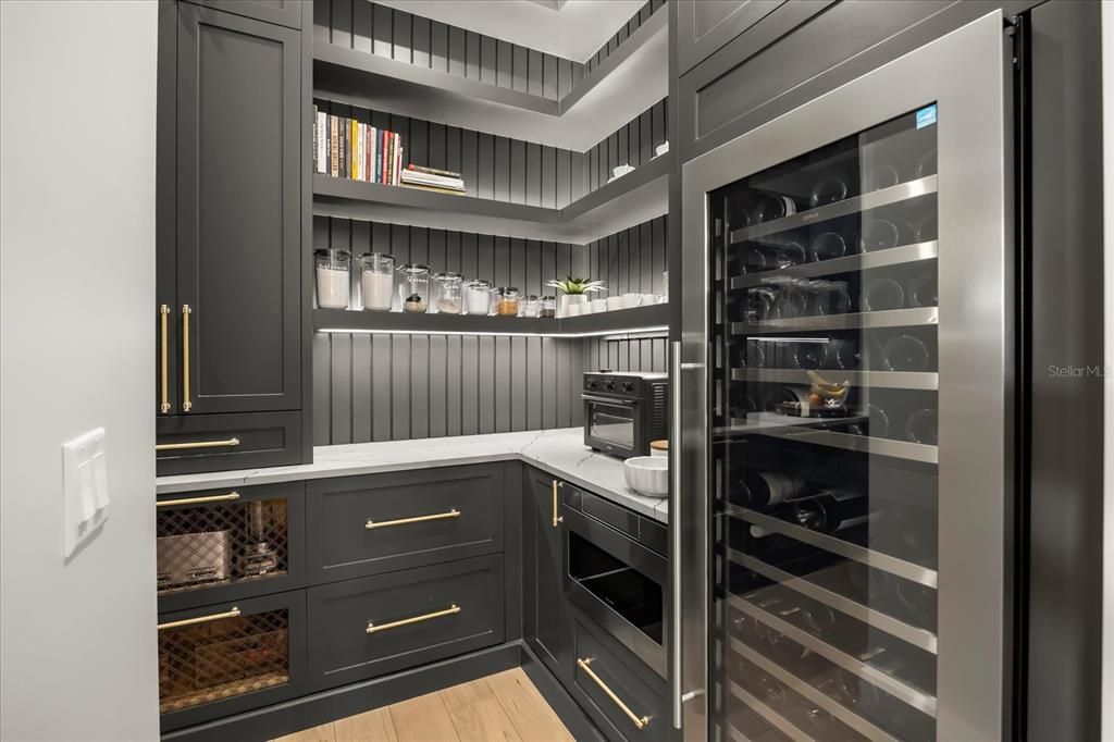 En Venta: $3,995,000 (5 camas, 4 baños, 5772 Pies cuadrados)