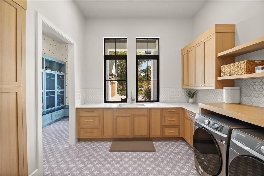 En Venta: $3,995,000 (5 camas, 4 baños, 5772 Pies cuadrados)