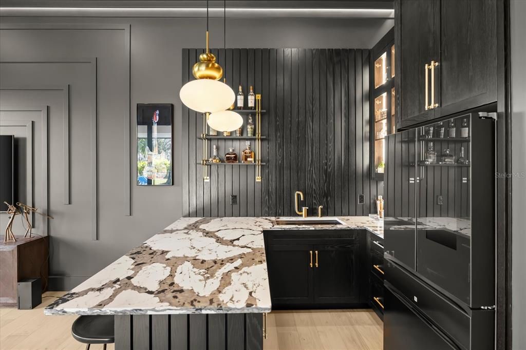 En Venta: $3,995,000 (5 camas, 4 baños, 5772 Pies cuadrados)