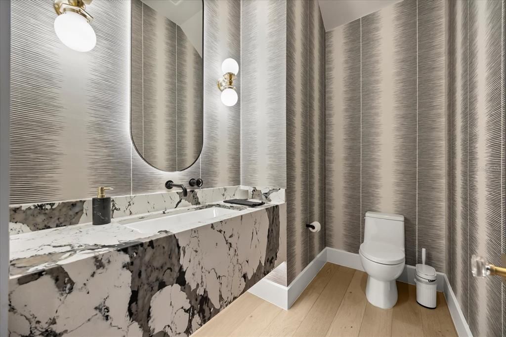 En Venta: $3,995,000 (5 camas, 4 baños, 5772 Pies cuadrados)