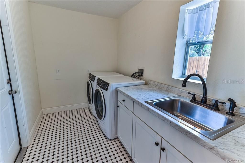 На продажу: $425,000 (5 спален, 3 ванн, 2987 Квадратных фут)