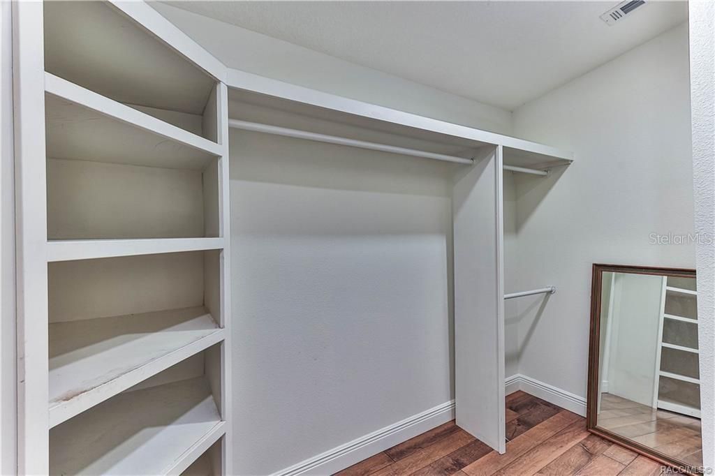 На продажу: $425,000 (5 спален, 3 ванн, 2987 Квадратных фут)