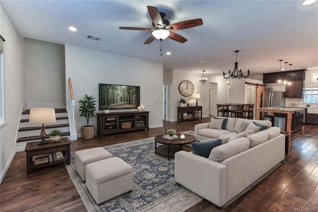 На продажу: $425,000 (5 спален, 3 ванн, 2987 Квадратных фут)