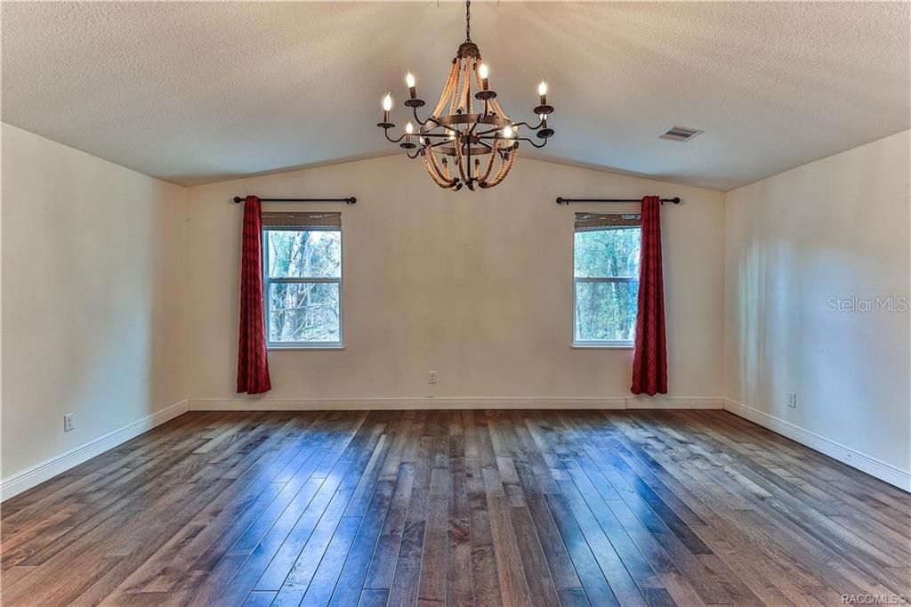 На продажу: $425,000 (5 спален, 3 ванн, 2987 Квадратных фут)