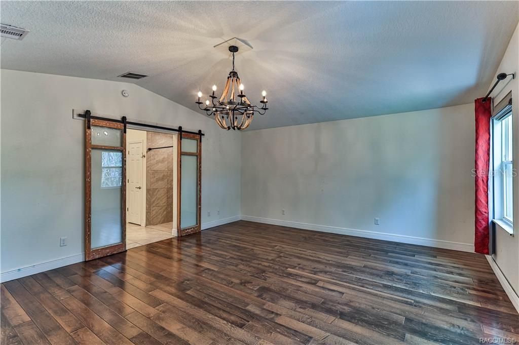 На продажу: $425,000 (5 спален, 3 ванн, 2987 Квадратных фут)