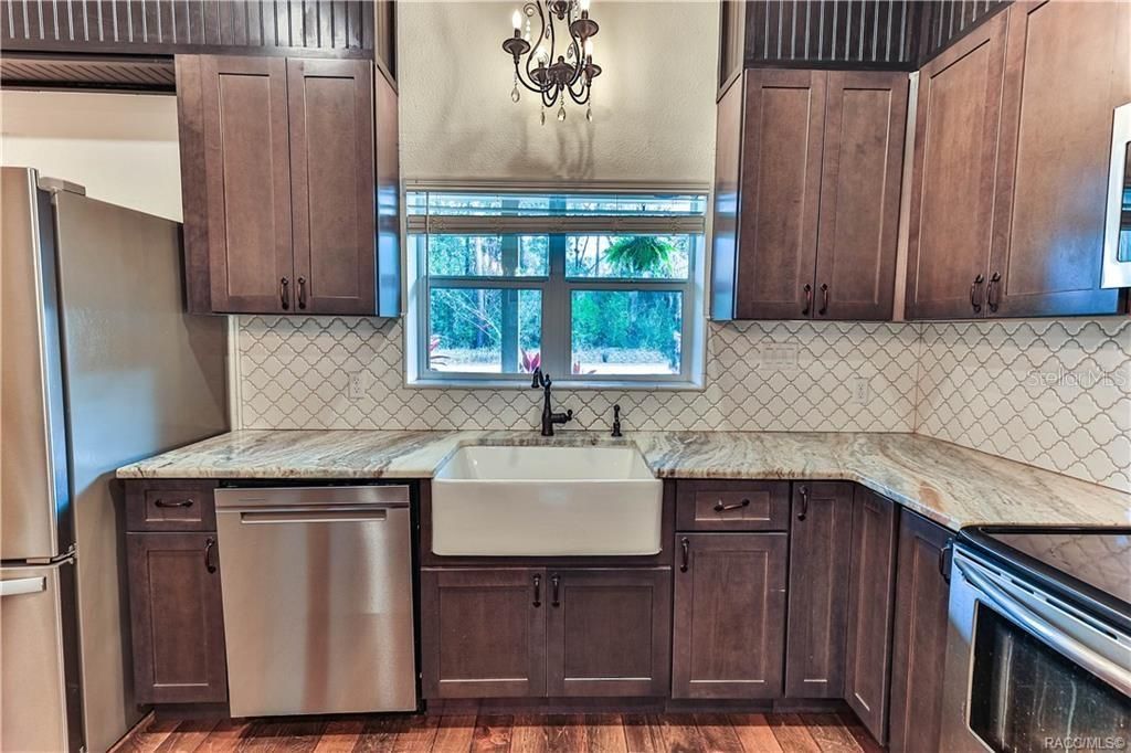 На продажу: $425,000 (5 спален, 3 ванн, 2987 Квадратных фут)