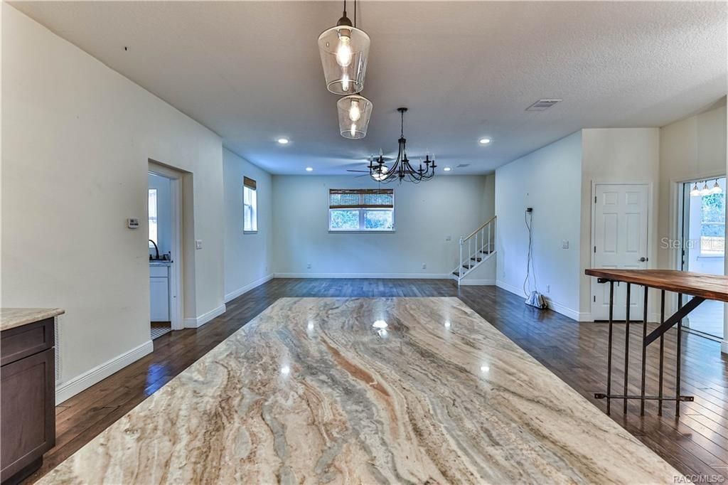 На продажу: $425,000 (5 спален, 3 ванн, 2987 Квадратных фут)