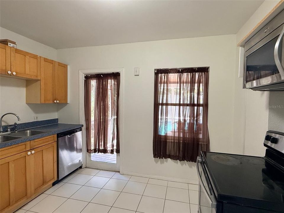 出租: $2,795 (3 贝兹, 2 浴室, 1097 平方英尺)