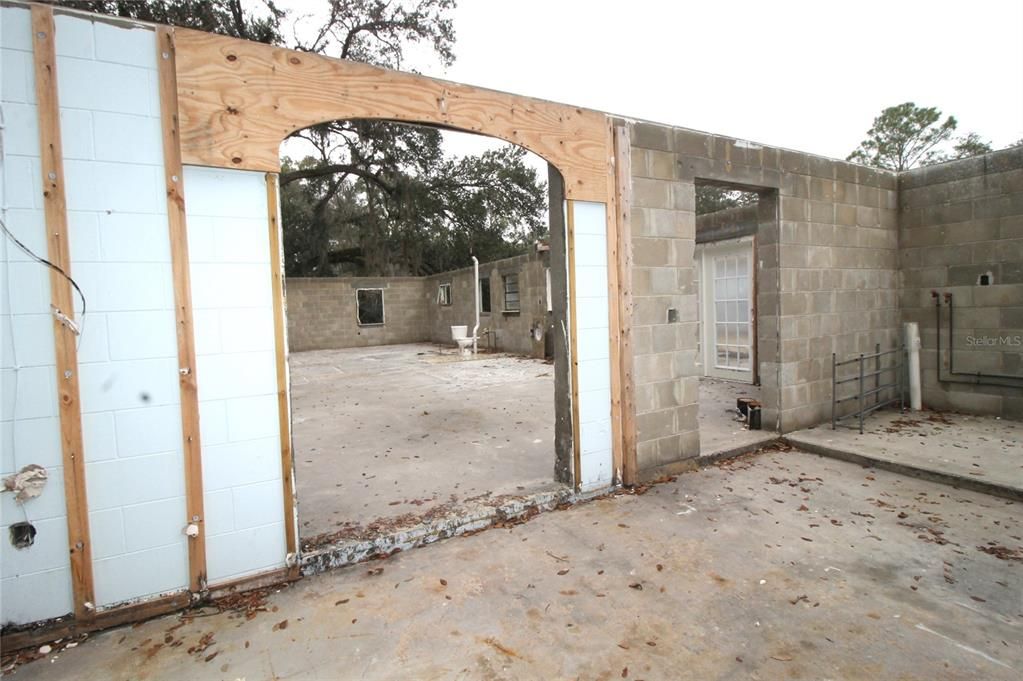 For Sale: $399,900 (3 beds, 2 baths, 1390 Square Feet)