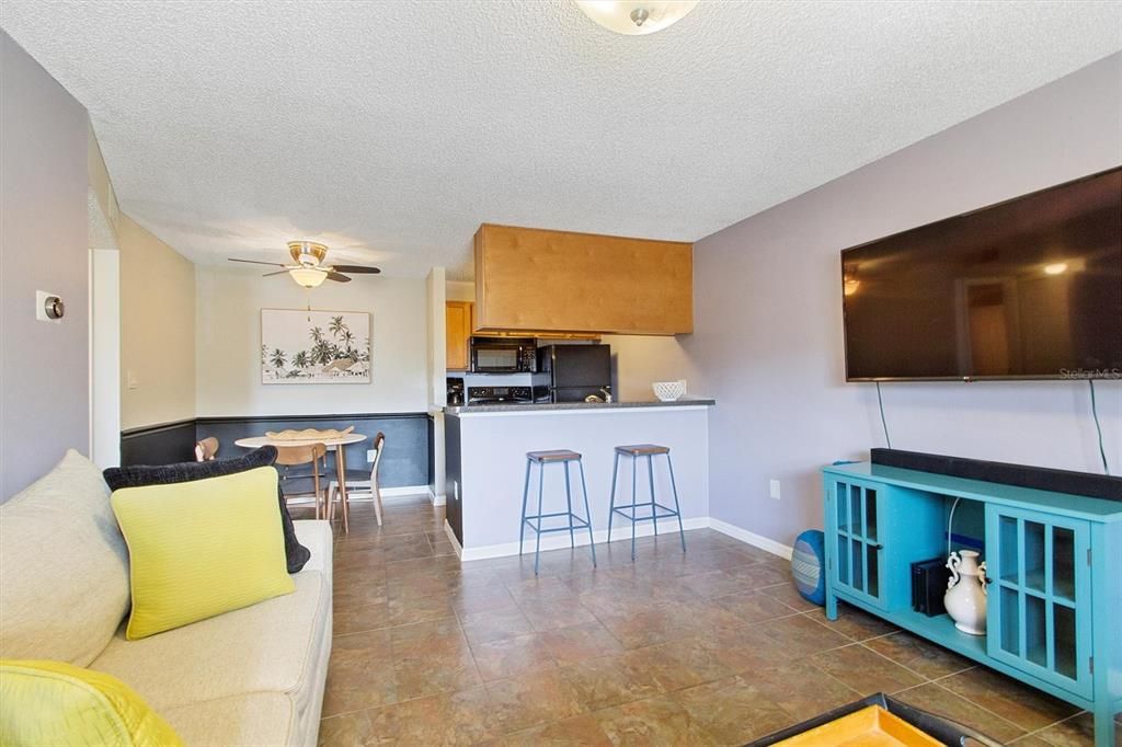 For Sale: $134,950 (1 beds, 1 baths, 598 Square Feet)