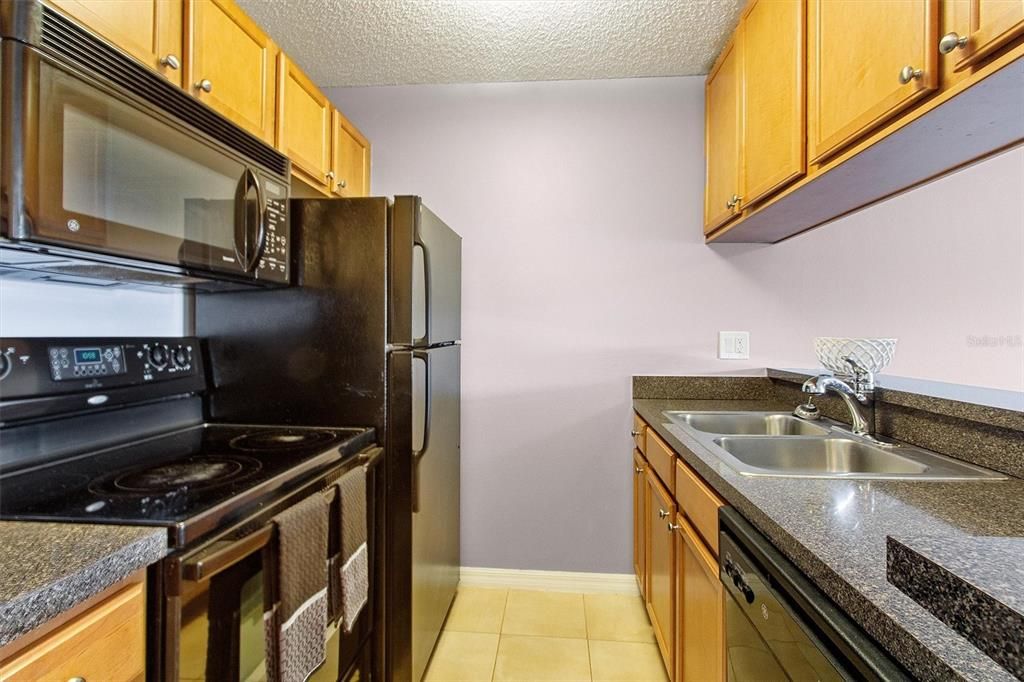 For Sale: $134,950 (1 beds, 1 baths, 598 Square Feet)