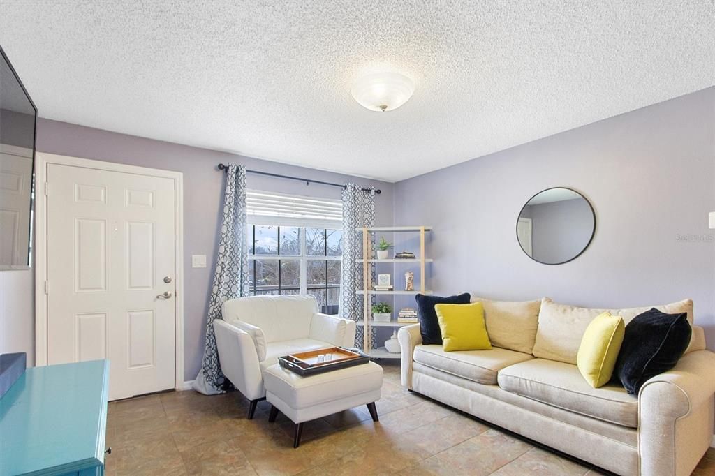 For Sale: $134,950 (1 beds, 1 baths, 598 Square Feet)