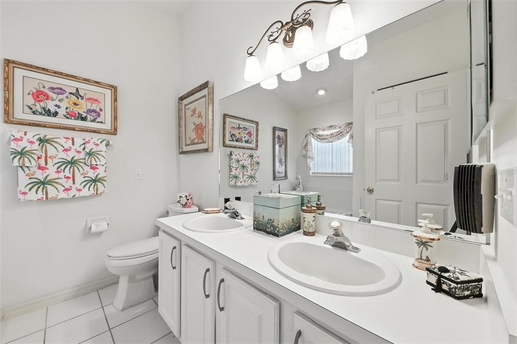 Active With Contract: $315,000 (2 beds, 2 baths, 1386 Square Feet)