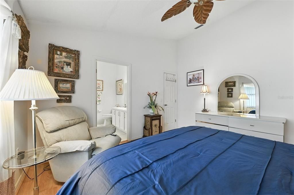 Active With Contract: $315,000 (2 beds, 2 baths, 1386 Square Feet)