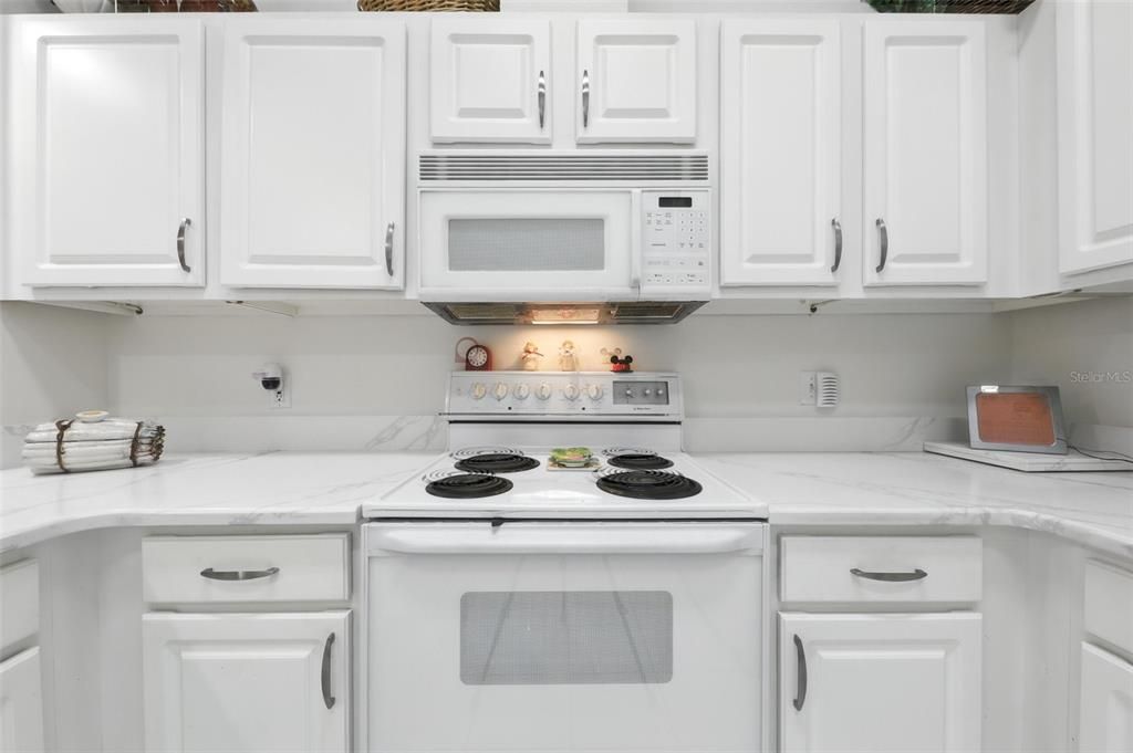 Active With Contract: $315,000 (2 beds, 2 baths, 1386 Square Feet)