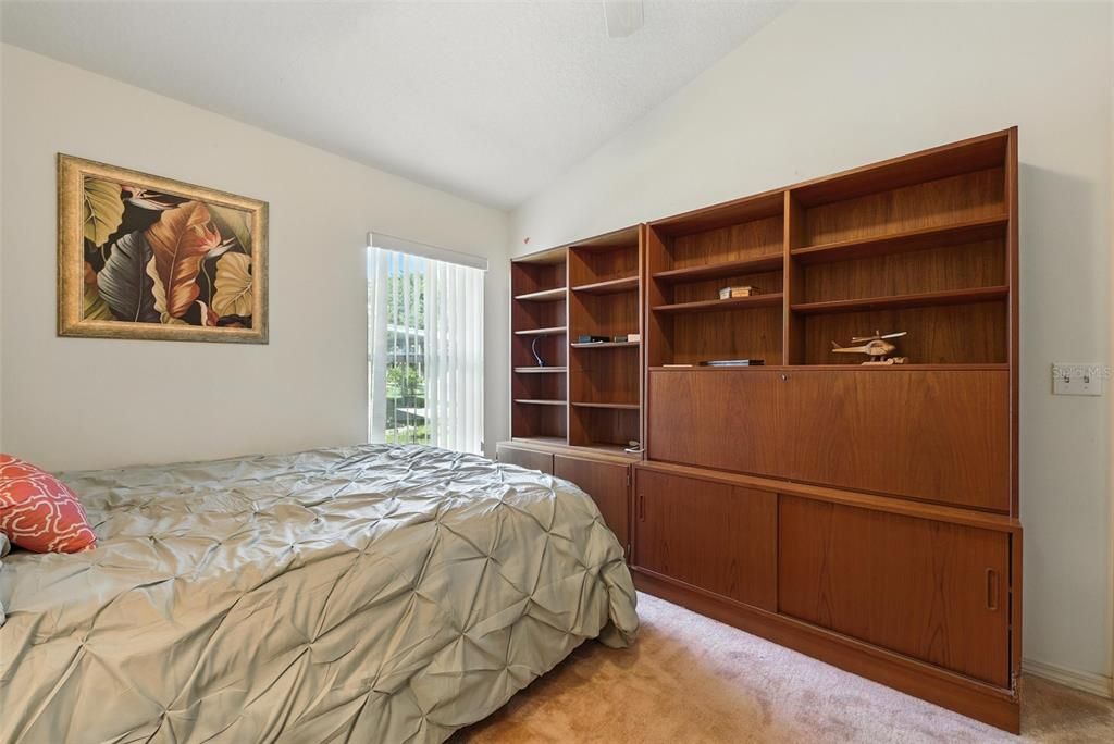 Active With Contract: $315,000 (2 beds, 2 baths, 1386 Square Feet)