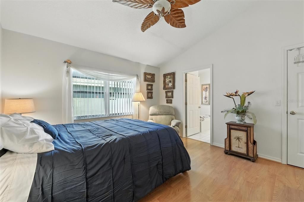 Active With Contract: $315,000 (2 beds, 2 baths, 1386 Square Feet)