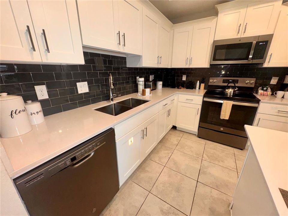 For Rent: $2,500 (2 beds, 2 baths, 1126 Square Feet)