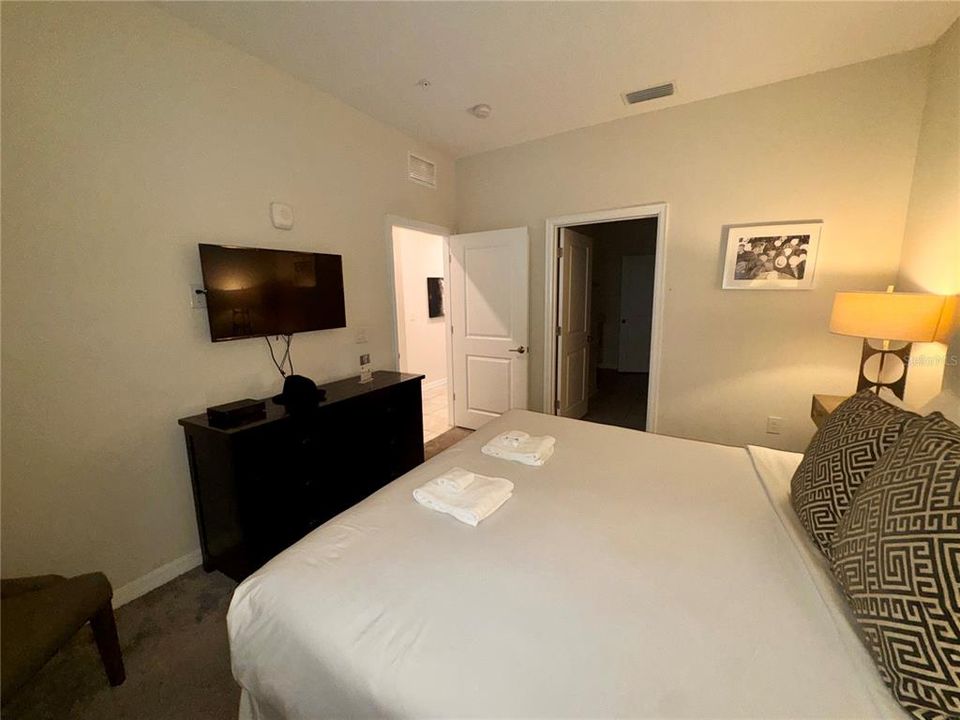 For Rent: $2,500 (2 beds, 2 baths, 1126 Square Feet)