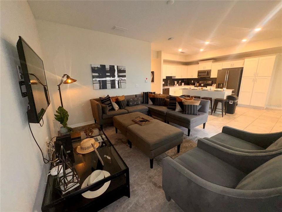 For Rent: $2,500 (2 beds, 2 baths, 1126 Square Feet)